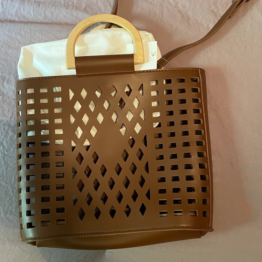 Purse with shoulder strap
